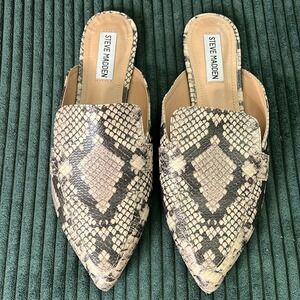 Steve Madden Ally Snakeskin‎ Flat Mule 7.5 Business Casual Office EUC